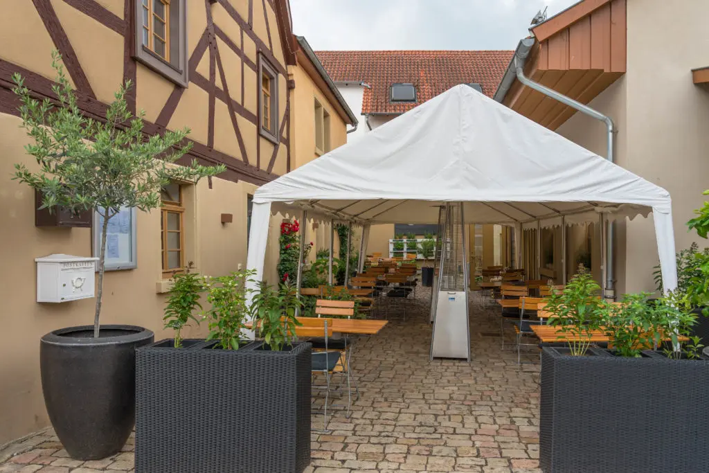 rommersheim-restaurant-innenhof